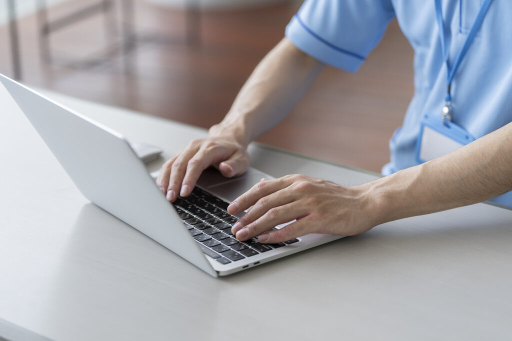 【例文】実践的な嘔吐の記録の書き方